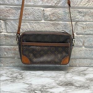 STACK LV CARD + LOUIS VUITTON Monogram Trocadero 27 Shoulder Bag/Crossbody bag.
